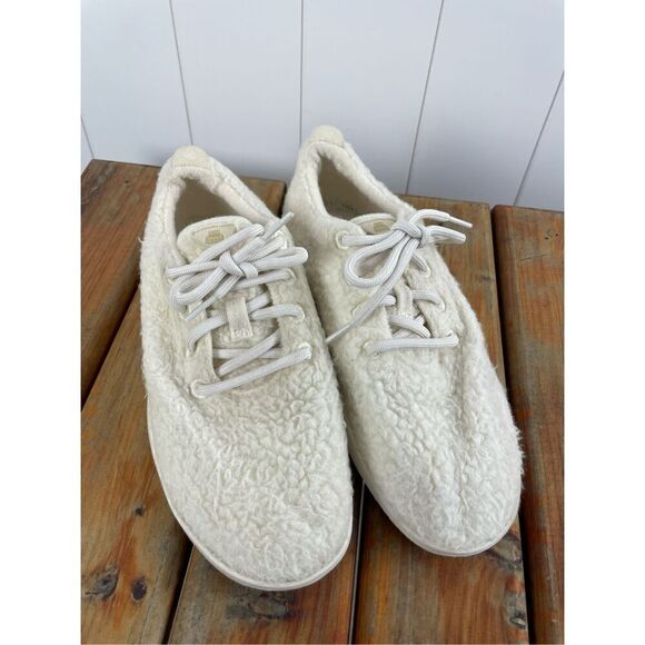 ALLBIRDS Women’s White Wool Runner Fluffs Sneakers Size 7 - Picture 1 of 9